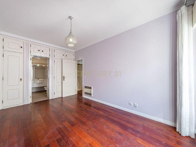 Apartamento alugar em Quinta do Lambert, Lisboa