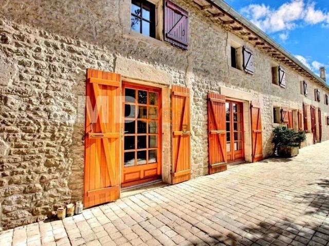 Maison vente à Saint-Jean-d'Angély, La Brousse