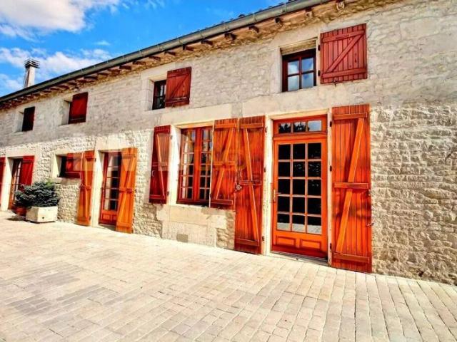 Maison vente à Saint-Jean-d'Angély, La Brousse