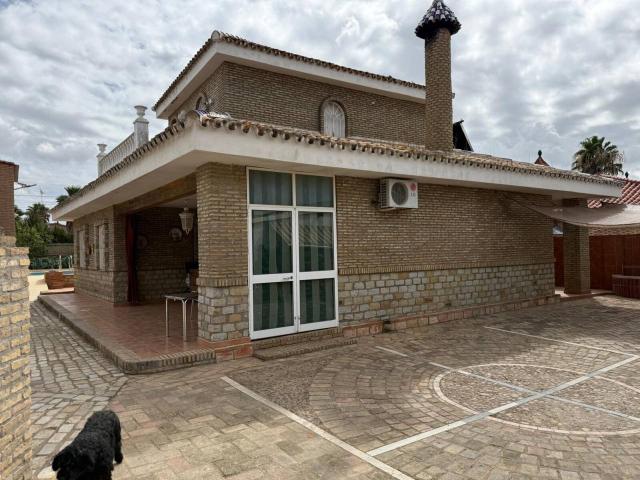 Chalet en venta en Urbanización Camposol, Carmona