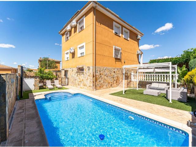 Casa en venta en Serranillos Del Valle, Madrid