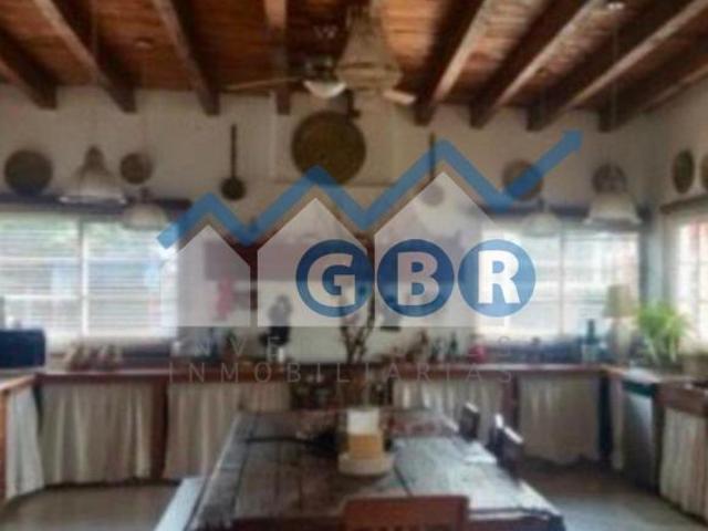 Espectacular Residencia con Vistas al Pico del Águila y Volcanes