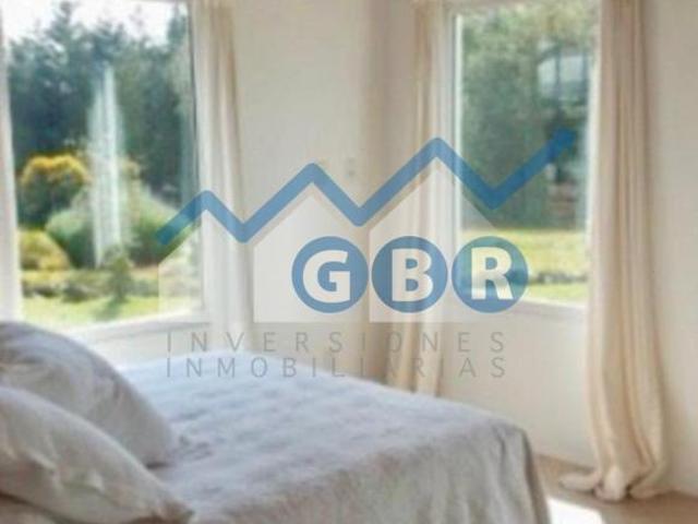 Espectacular Residencia con Vistas al Pico del Águila y Volcanes