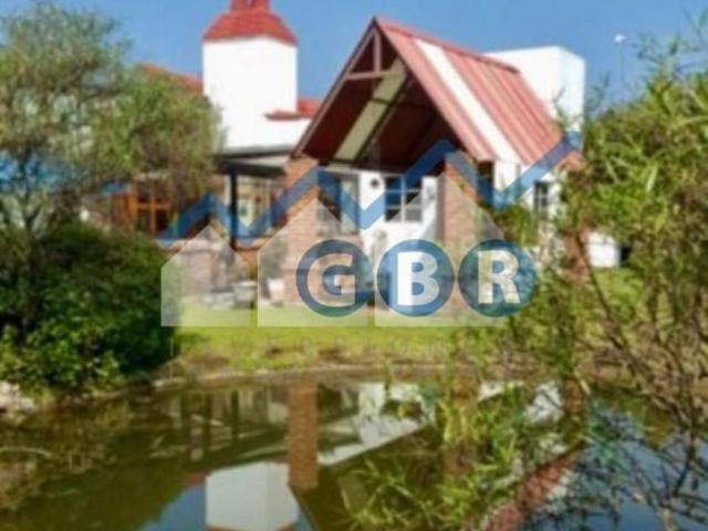 Espectacular Residencia con Vistas al Pico del Águila y Volcanes