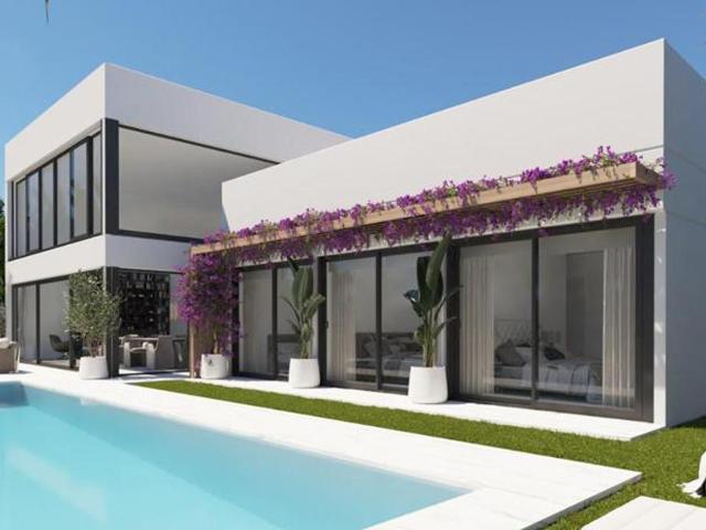 Casa en venta en Barriada Islas Canarias, Estepona