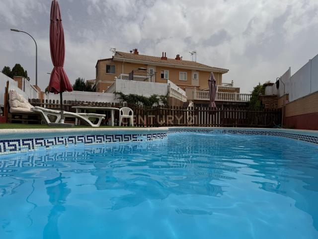 Casa en venta en Los Santos De La Humosa, Madrid