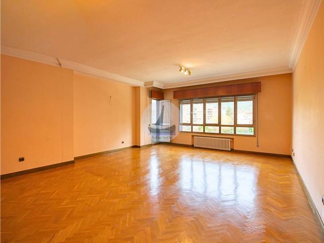 Piso en venta en Llamaquique, Oviedo
