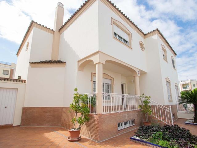 Chalet en venta en Utrera, Andalucía