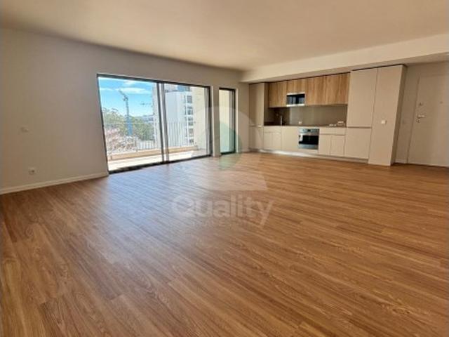 Apartamento venda em Santo António dos Cavaleiros e Frielas, Loures