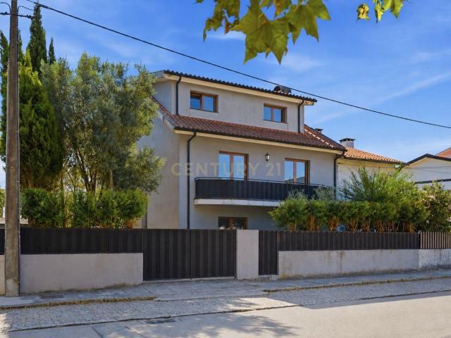 Casa venda em Oliveira do Douro, Vila Nova de Gaia