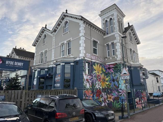 Apartment for rent in Roundham, Paignton