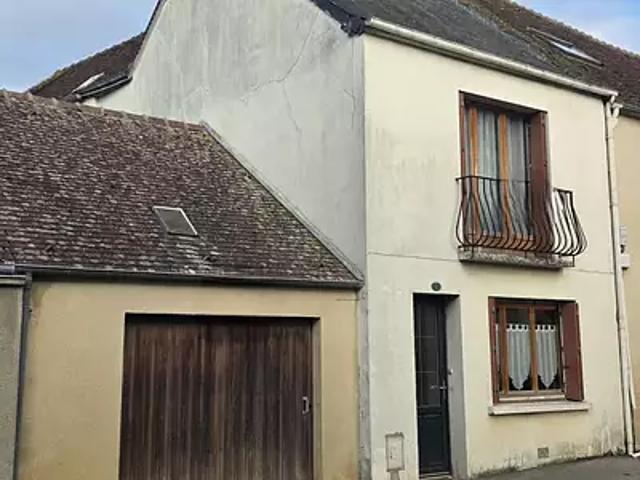 Maison vente à Alençon, Essay