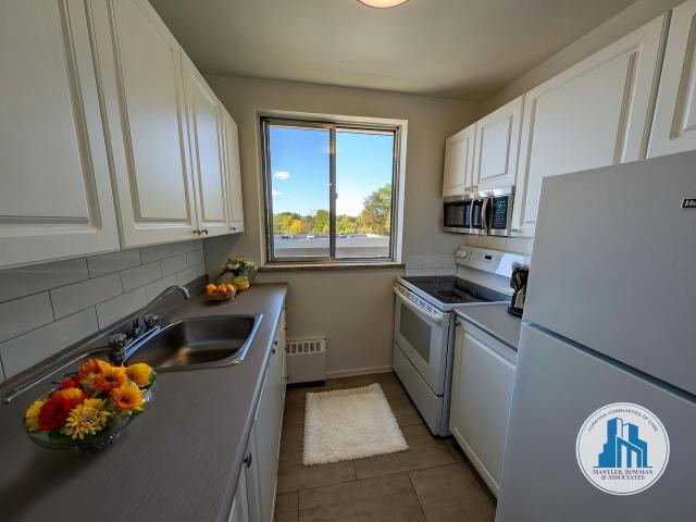 Apartment for rent in Beverley Acres, Richmond Hill