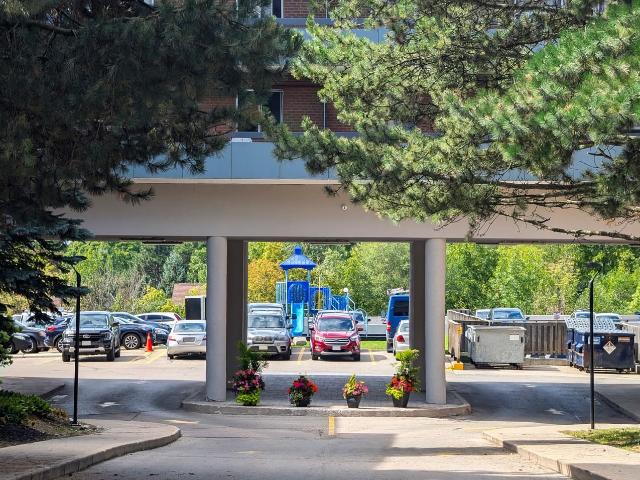 Apartment for rent in Beverley Acres, Richmond Hill