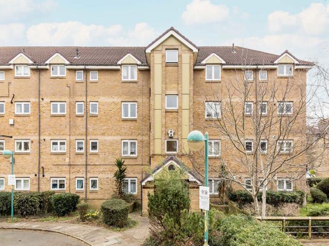 Apartment for rent in Mortlake, Greater London