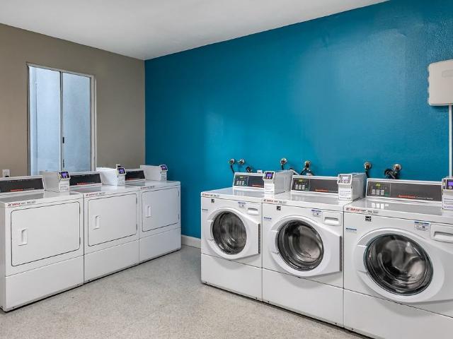 Apartment for rent in Mid-Wilshire, Los Angeles