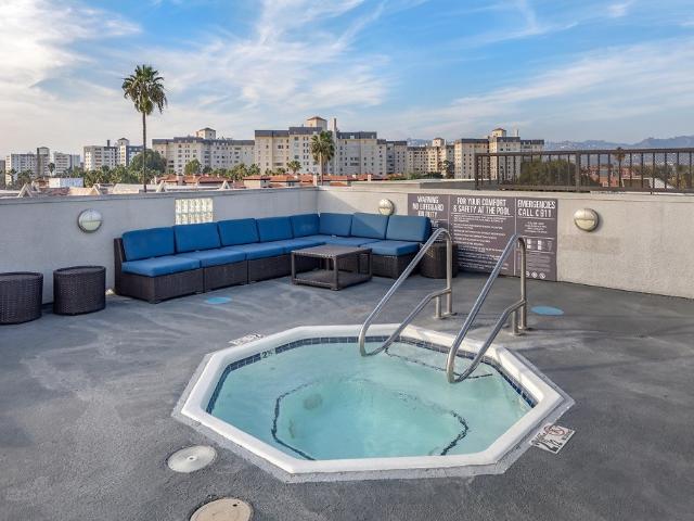 Apartment for rent in Mid-Wilshire, Los Angeles