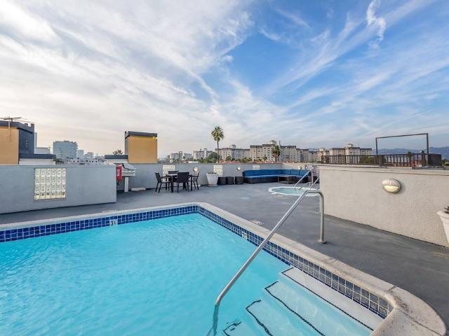 Apartment for rent in Canoga Park, California