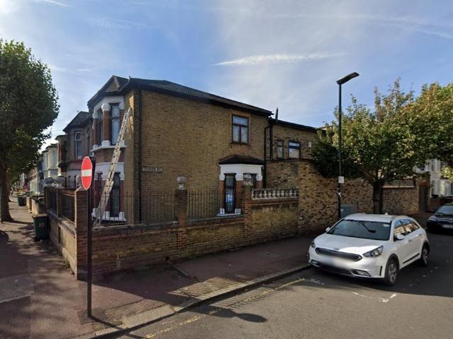 Apartment for rent in Manor Park, Greater London