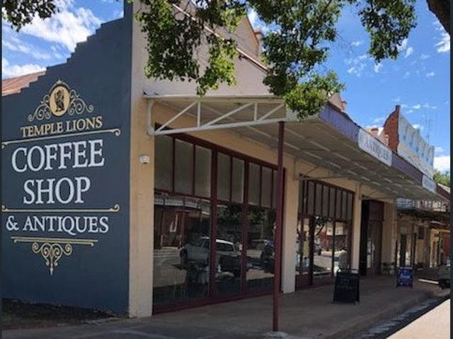 Cottage for sale in Peak Hill, New South Wales