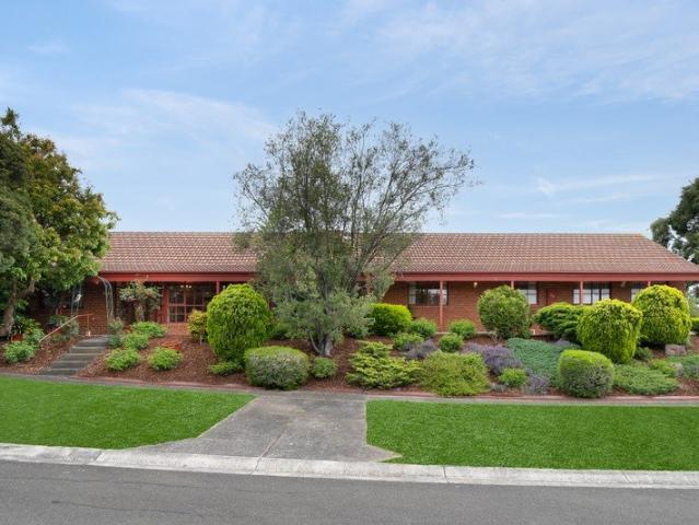 House for sale in Alpine Way Estate, Melbourne
