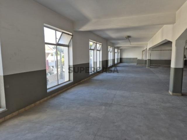 Garagem venda em Cruz de Pau, Seixal