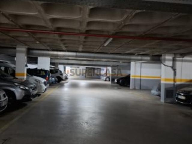 Garagem venda em Encosta do Sol, Amadora