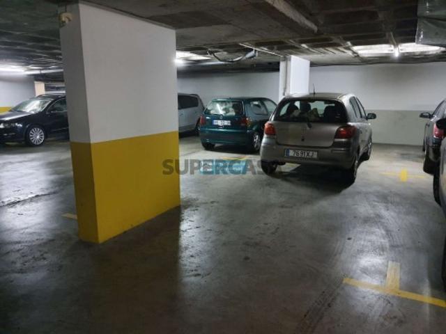 Garagem venda em Funchal, Ilhéus