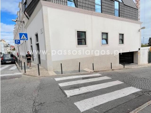 Garagem alugar em Santa Isabel, Lisboa
