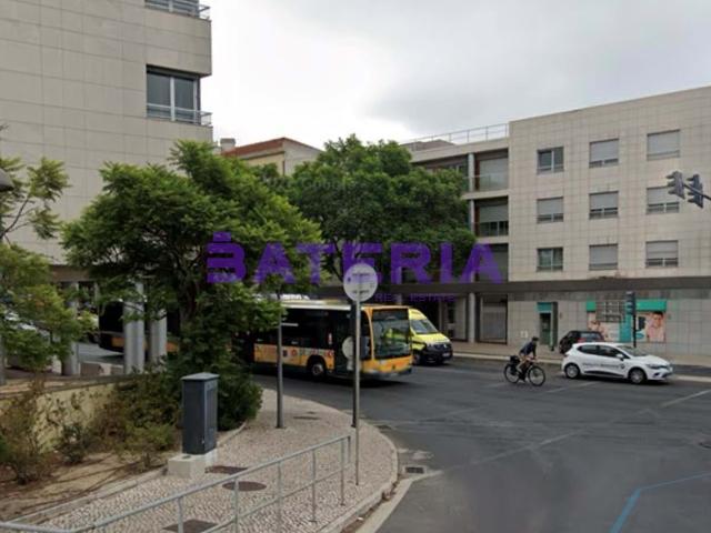 Garagem alugar em São Francisco Xavier, Lisboa
