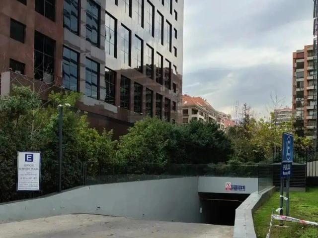 Estacionamiento en arriendo en Vitacura, Metropolitana