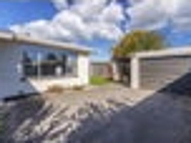 Apartment for sale in Chaslands, Canterbury