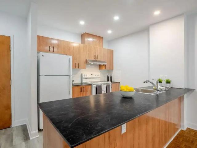 Apartment for rent in Pointe-Claire, Montréal (région administrative)