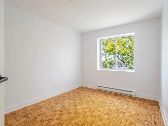 Apartment for rent in Pointe-Claire, Montréal (région administrative)