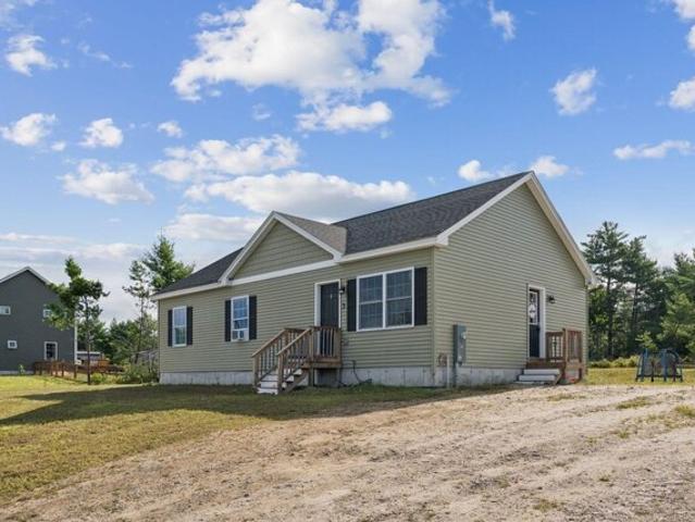 House for sale in Standish, Cumberland County