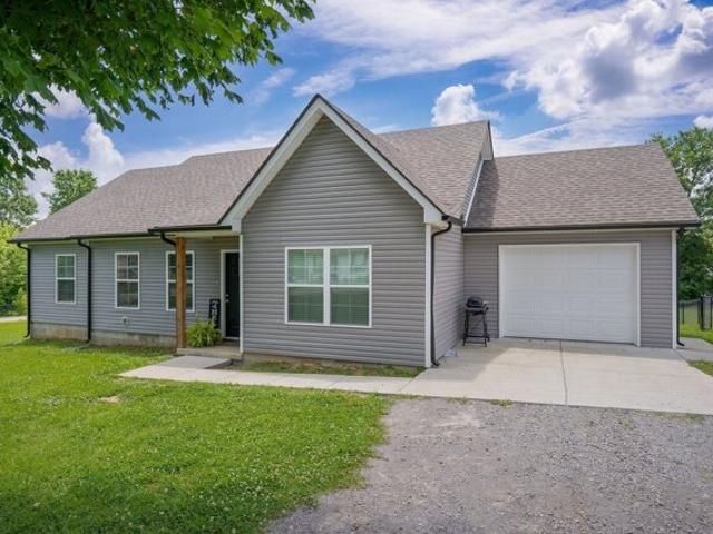House for sale in Smithville