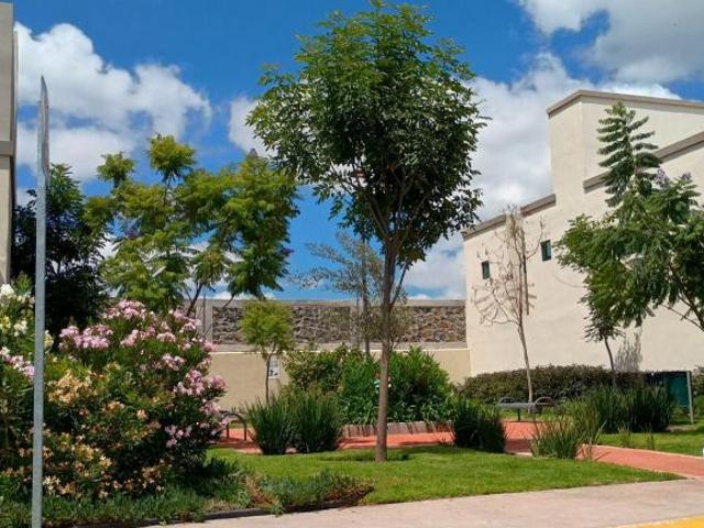 ¡Estrena dúplex en planta alta con alberca y GRAN descuento en La Vista Residencial, QUERETARO!