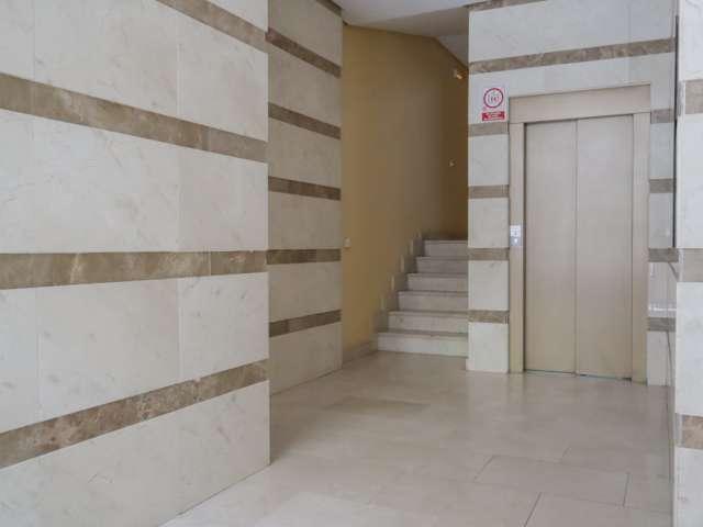 Estudio en alquiler en Madrid, Palos de Moguer