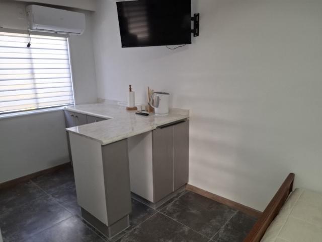 Estudio en casa de familia Calle Arizona, Vitacura
