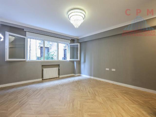 Estudio en venta en Madrid, Cortes