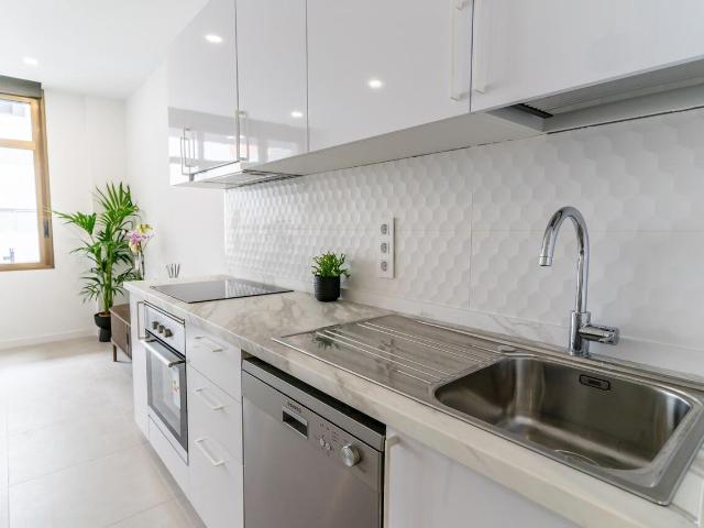 Piso en venta en Santa Catalina-Canteras, Gran Canaria