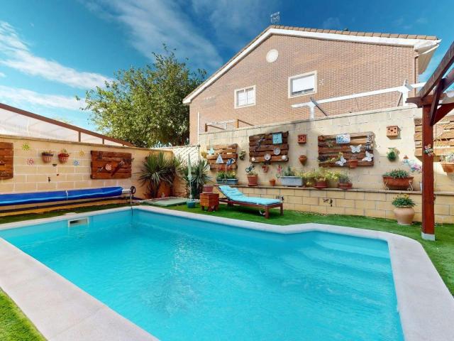 Casa en venta en Los Santos De La Humosa, Madrid