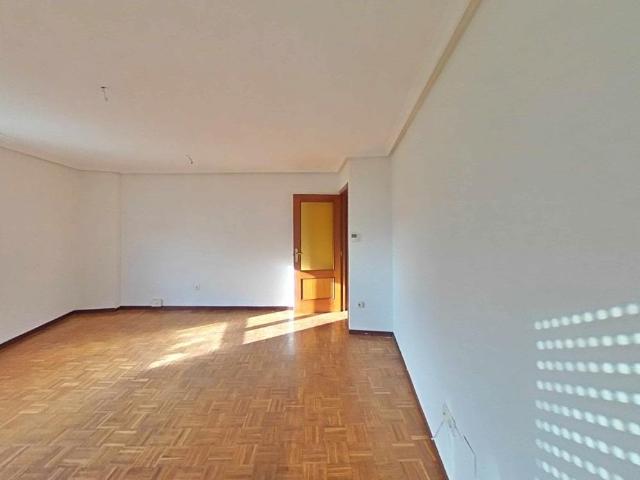 Piso en venta en El Soto, León