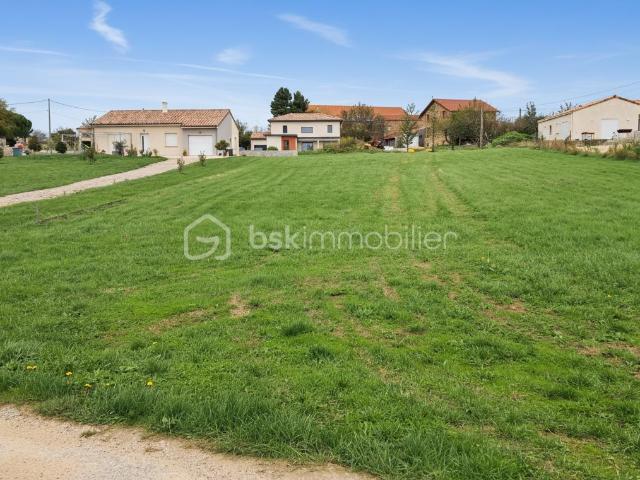 Terrain vente à Tournon-sur-Rhône, Étables