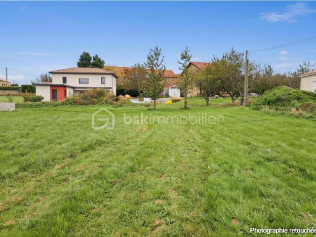 Terrain vente à Tournon-sur-Rhône, Étables