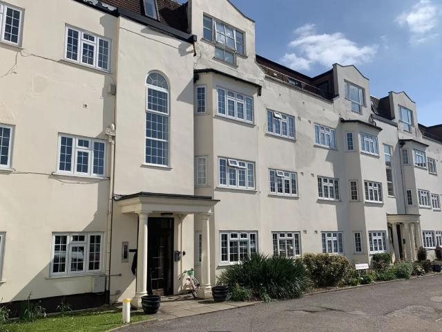 Apartment for rent in Fallow Corner, Greater London