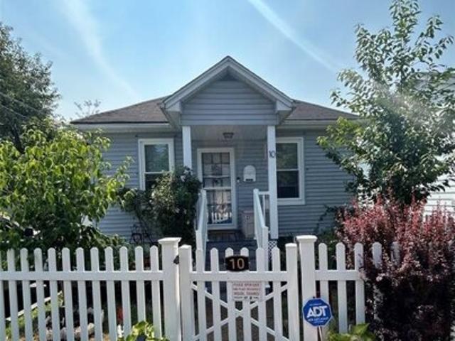 House for sale in Hawthorne