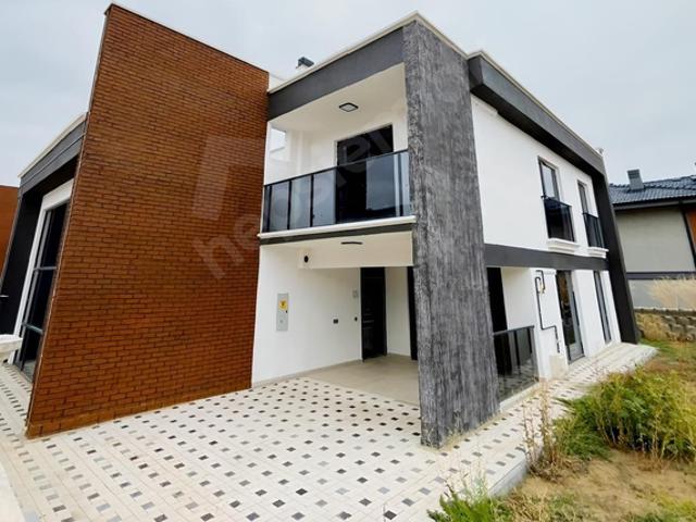 Karacakaya Mahallesi, Yenimahalle içerisinde satılık Villa
