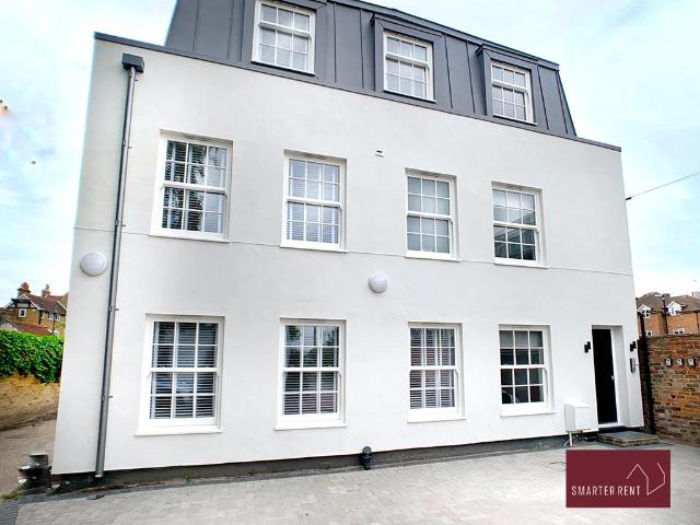 House for rent in Eton