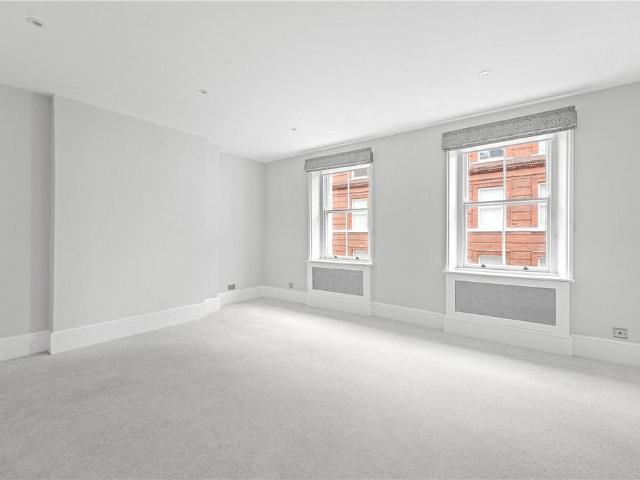 Apartment for rent in St Giles, Greater London